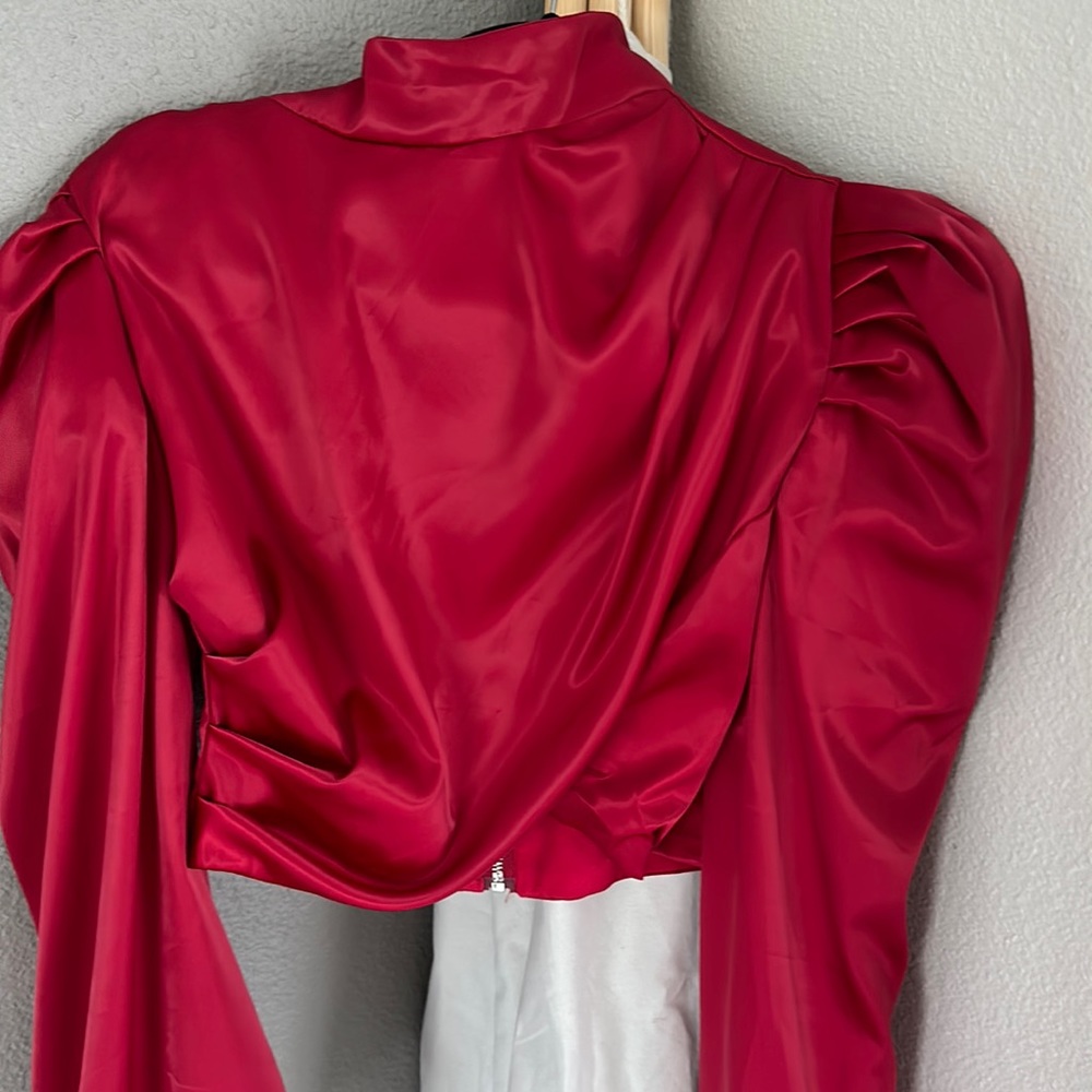 Puff sleeve crop top! Satin material. This top is beautiful.